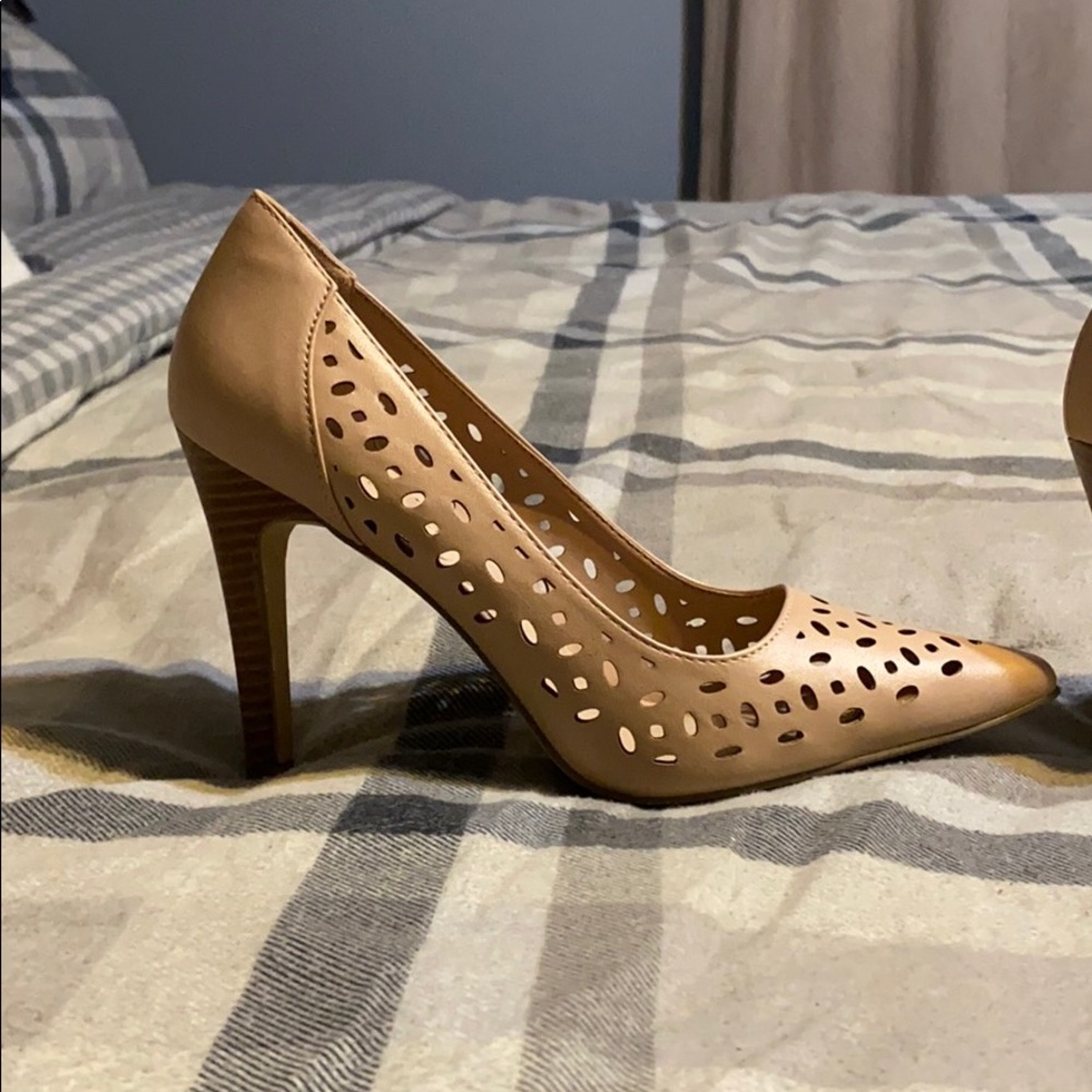 Tan Pumps - Picture 2 of 5